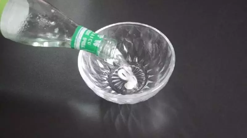 白牆髒了不用重新刷,教你不用一滴水,輕輕一擦,立馬乾淨如新
