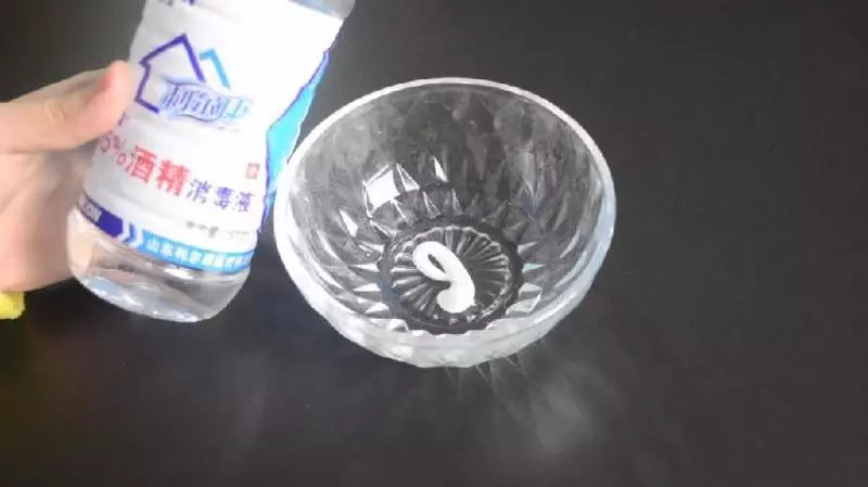 白牆髒了不用重新刷,教你不用一滴水,輕輕一擦,立馬乾淨如新