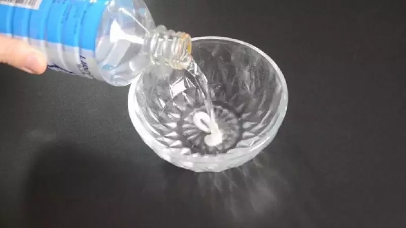 白牆髒了不用重新刷,教你不用一滴水,輕輕一擦,立馬乾淨如新