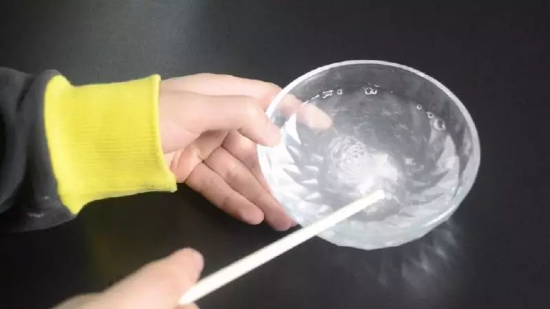 白牆髒了不用重新刷,教你不用一滴水,輕輕一擦,立馬乾淨如新