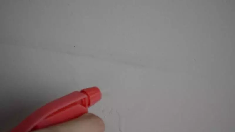 白牆髒了不用重新刷,教你不用一滴水,輕輕一擦,立馬乾淨如新