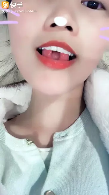 跟活的一樣!大眼妹「靈活舌舞」吸62萬粉:好想當她老公唷❤