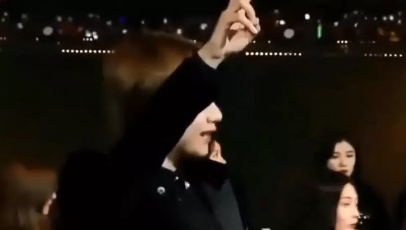 偶像們頒獎典禮插曲 GD看到泫雅親嘴超害羞:這能播嗎?