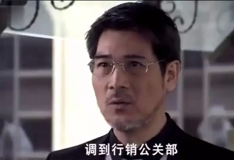老伯「穿著太隨便」被店員瞧不起,唯獨她親切招呼,幾天後收到「升遷通知」當場愣住