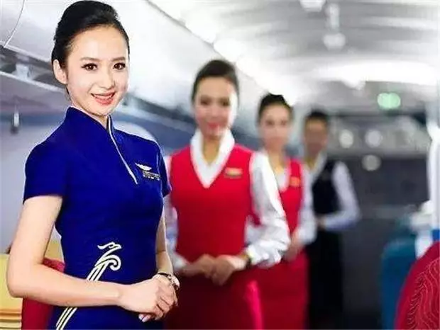 為什麼空姐只能穿「裙子」,不能穿長褲?老機長偷偷告訴你「實情」!
