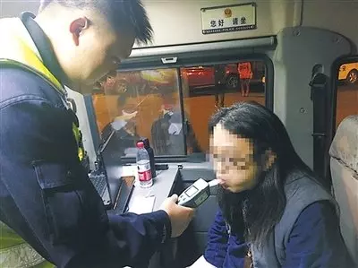 喝了一瓶啤酒之後隔多長時間能開車?交警:最後再說一次,望告知