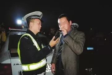 喝了一瓶啤酒之後隔多長時間能開車?交警:最後再說一次,望告知