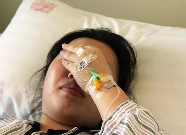 同一個病房住著順產婦和剖腹產婦,差別一目了然,真是不比不知道