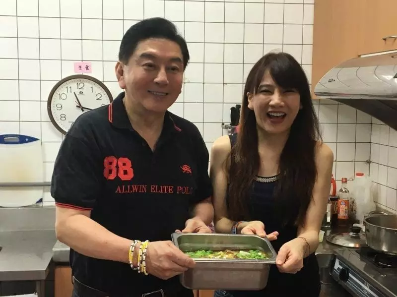 健康亮紅燈!陳子璇急送醫「子宮整個被摘除」 高國華忍淚喊「我只能不斷祈禱」曝最新近況