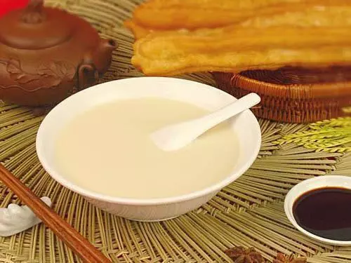 五歲男寶放學去買雪糕一去不回,十八年後一杯豆漿,兒子認出親媽