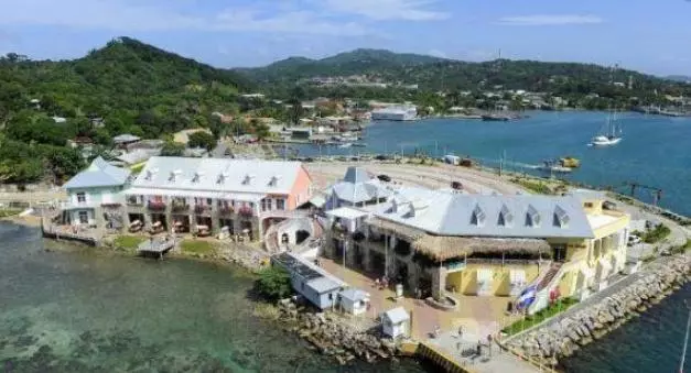 世界上最幸福的國家,每隔一陣就會「從天上掉魚」,運氣好能撿一頓海鮮大餐,不用辛苦勞作!