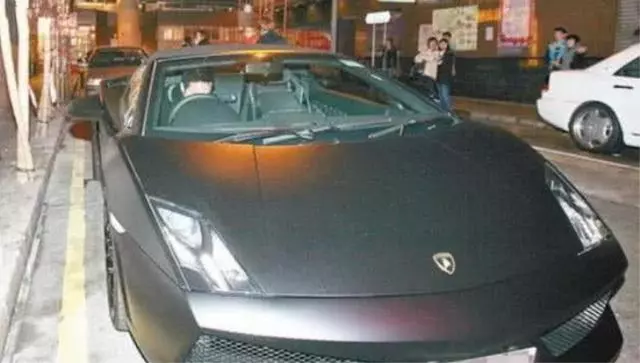 這輛車曾是張智霖的座駕,拍變形金剛都找他借車,現任車主是baby