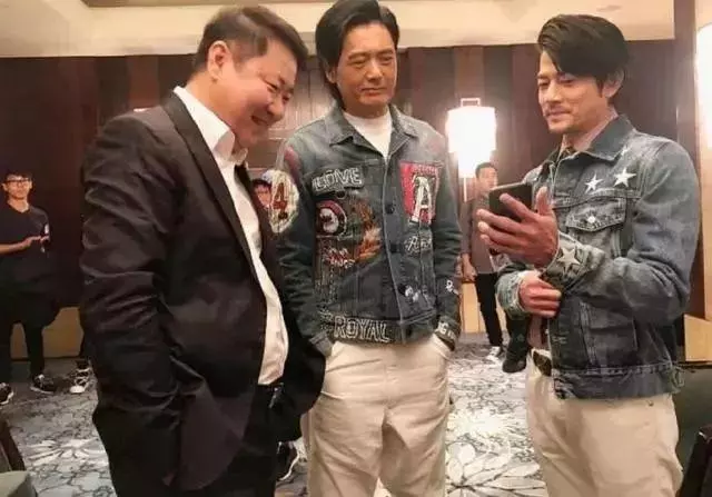 周傑倫驚喜曬兒子合影,娛樂圈的男神們都默契化身女兒奴了!