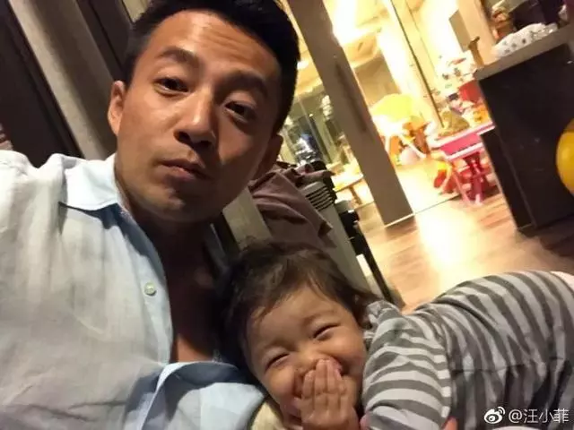 周傑倫驚喜曬兒子合影,娛樂圈的男神們都默契化身女兒奴了!