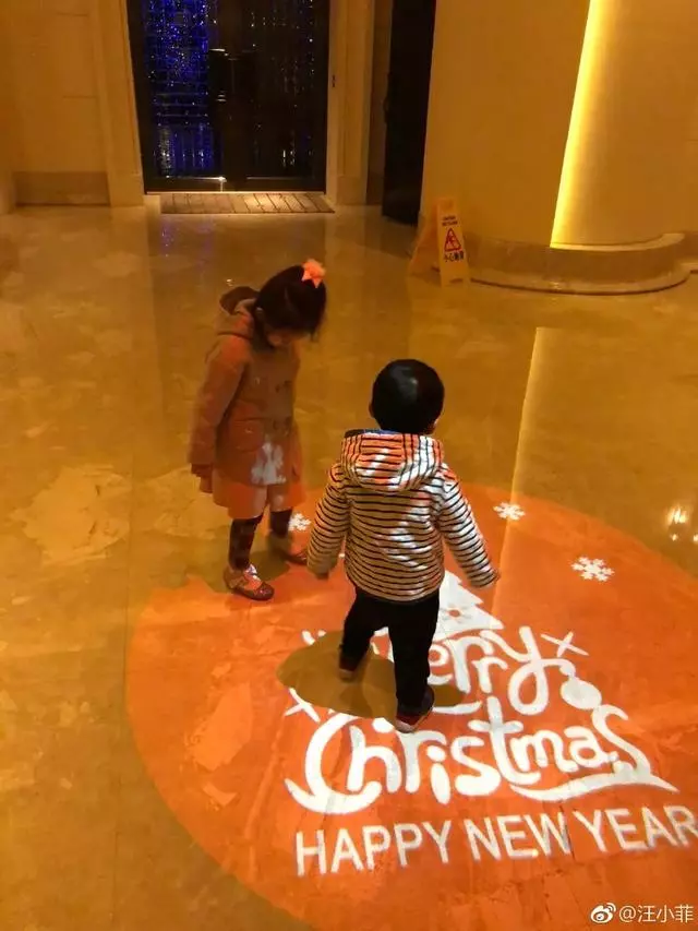 周傑倫驚喜曬兒子合影,娛樂圈的男神們都默契化身女兒奴了!