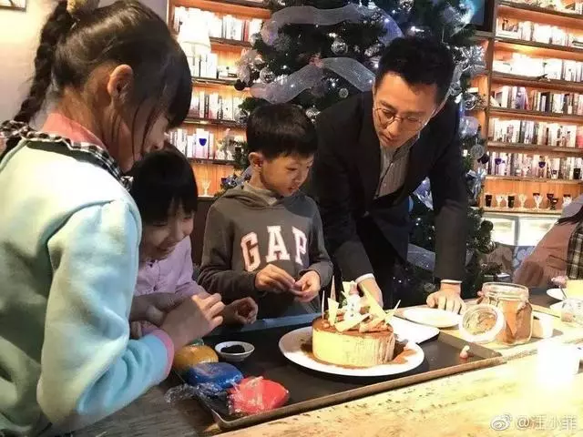 周傑倫驚喜曬兒子合影,娛樂圈的男神們都默契化身女兒奴了!