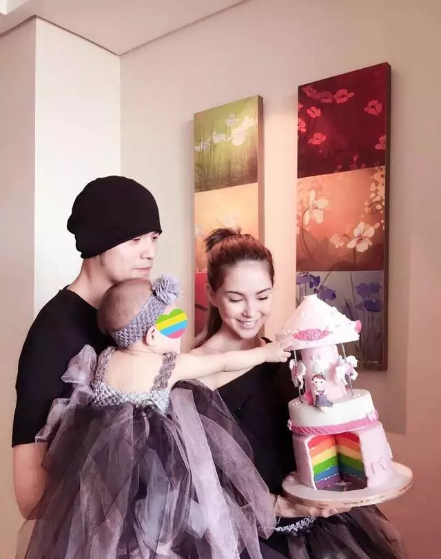 周傑倫驚喜曬兒子合影,娛樂圈的男神們都默契化身女兒奴了!