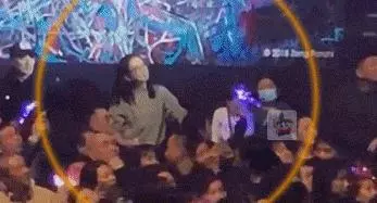 劉德華確診流感,鄭秀文公開他的病情,劉向蕙為爸爸流淚畫面曝光