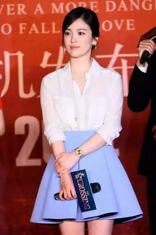 37歲的宋慧喬短髮更辣了,一頭俐落短髮,讓她看起來就像少女,美出新高度~~