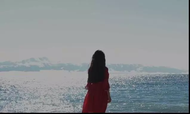妹妹來家,丈夫讓我陪她睡次臥,深夜聽見丈夫尖叫,推開門我慌了!