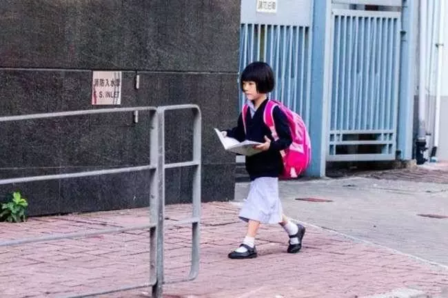麵攤老闆見7歲女孩飢餓難耐提出「以字換麵」!25年後竟每月收到匿名寄款