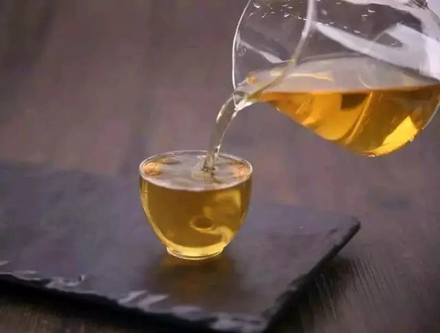 經常熬夜,肝臟「積毒」太多,這3款茶,把肝臟「洗乾淨」!