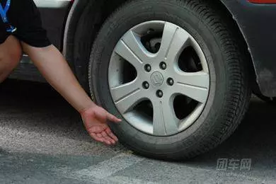 加油「加一半」跟「加滿」,原來「對車的傷害」差別這麼大!連老司機都不懂…