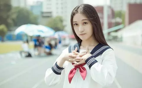五歲被媽媽拋棄,二十二那年我嫁了豪門,她卻跑來婚禮上跪著要錢