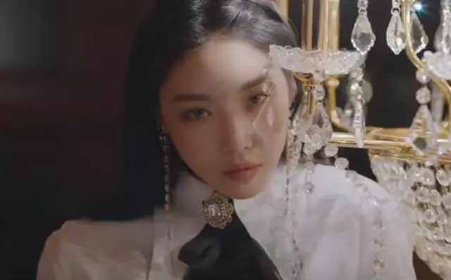 金請夏新單曲變成「灰姑娘」，演繹一段只屬於她自己的愛情童話！
