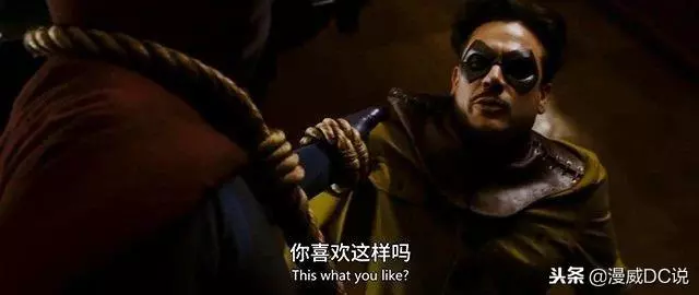 《守望者》中最神秘的蒙面義警——兜帽判官