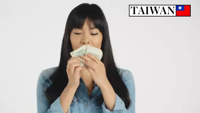 各國人展現祖國「數鈔票方式」 台灣人手指根本「活體點鈔機」吧!