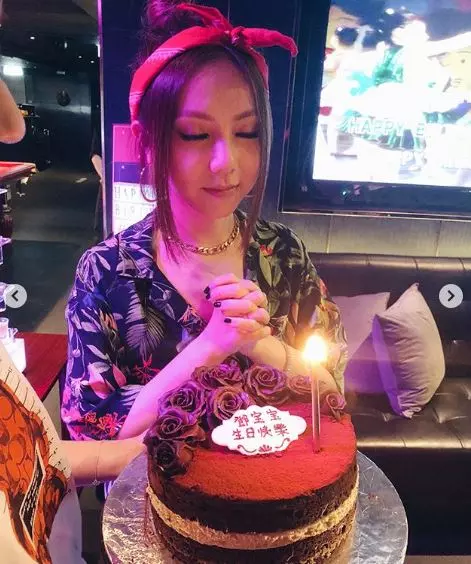 鄧紫棋27歲了!生日曬「簍空高衩比基尼」辣照 感性告白:原來我一直活在童話裡