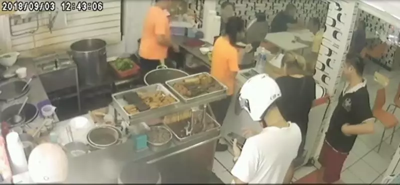 嫌25元肉燥飯肉太少 奧客「當店家自助餐」闖工作區狂撈