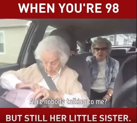 活到老嗆到老!「百歲網紅奶奶」嘴賤互嗆 98歲妹妹:你想聽我吹口哨嗎?