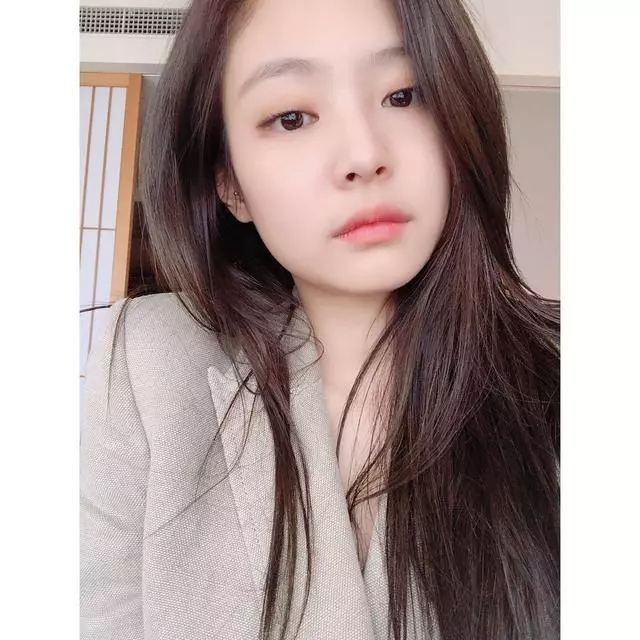 KAI二次被爆戀情，jennie一划水二戀愛，網友：現在愛豆真好做