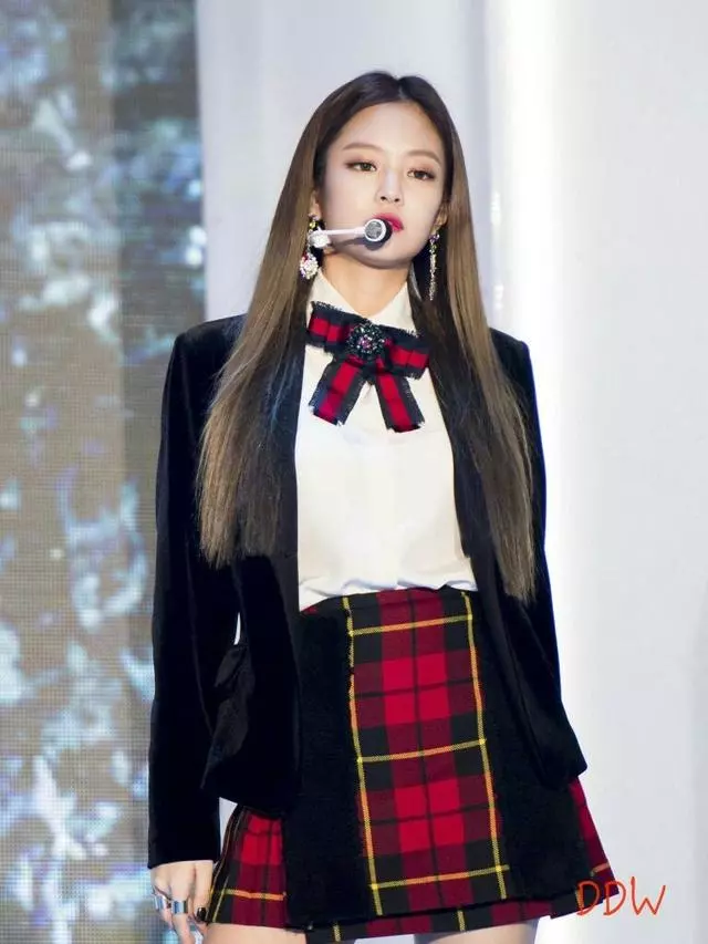 KAI二次被爆戀情，jennie一划水二戀愛，網友：現在愛豆真好做