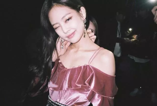 KAI二次被爆戀情，jennie一划水二戀愛，網友：現在愛豆真好做