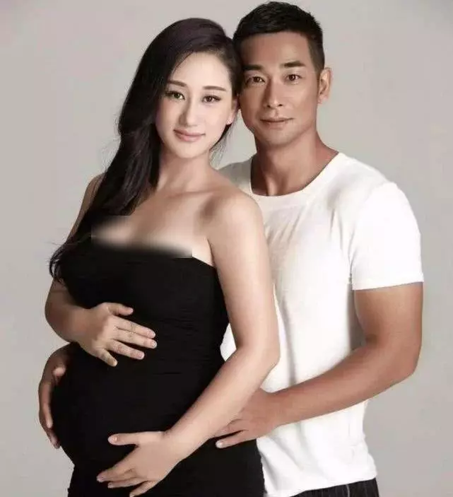 趙文卓三個孩子顏值各異,大閨女像爸,二兒子英俊,老三醜萌!
