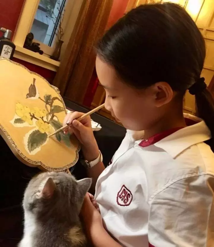 趙文卓三個孩子顏值各異,大閨女像爸,二兒子英俊,老三醜萌!