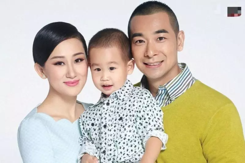 趙文卓三個孩子顏值各異,大閨女像爸,二兒子英俊,老三醜萌!