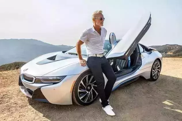 60歲的大爺,20歲的身體,18歲的生活方式,這才是活得最賺的人生