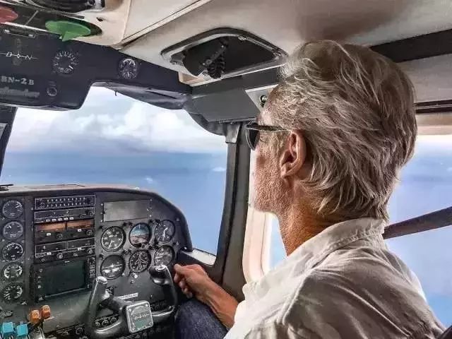 60歲的大爺,20歲的身體,18歲的生活方式,這才是活得最賺的人生