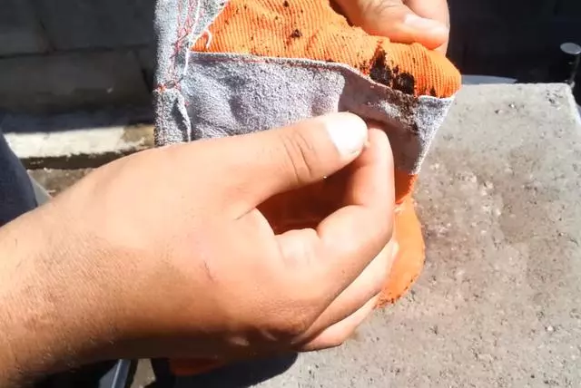 把1000℃度的銅水倒入冰塊中會怎樣,看到它的樣子,嚇我一跳