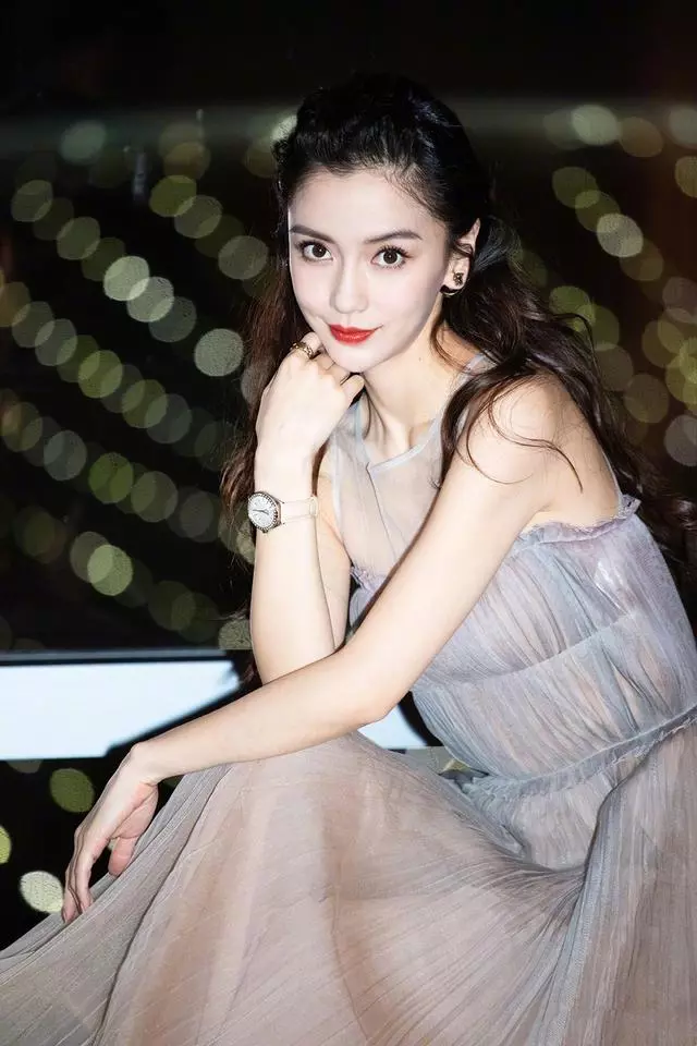 寶寶唱歌跑調,小海綿奶聲稱讚:媽媽最美麗,萌化了