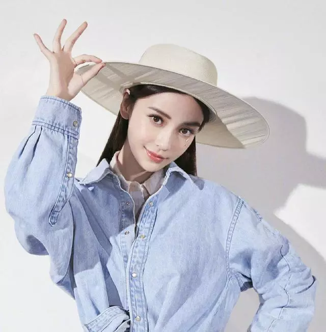 寶寶唱歌跑調,小海綿奶聲稱讚:媽媽最美麗,萌化了