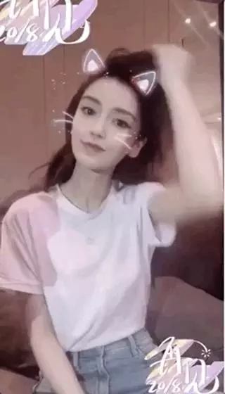 寶寶唱歌跑調,小海綿奶聲稱讚:媽媽最美麗,萌化了