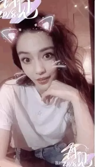 寶寶唱歌跑調,小海綿奶聲稱讚:媽媽最美麗,萌化了