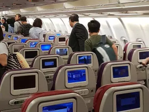 【當了部長仍親民!】網友搭飛機巧遇林冠英!坐經濟艙、吃飛機餐!親民舉動被贊爆!