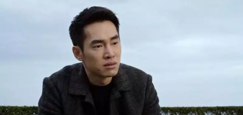看《比悲傷》哭不出來絕對不是你冷血!女主太渣、男主太廢、牙醫超綠!擠不出眼淚的你肯定很Agree!