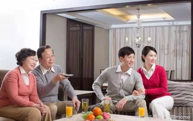 小姑子嫁了個富二代,回來探親把我當僕人使喚,一張紙條我讓她滾